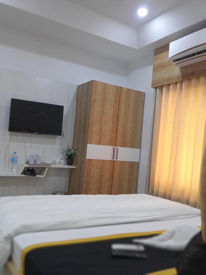 Hotel Fun City Navsari Buitenkant foto