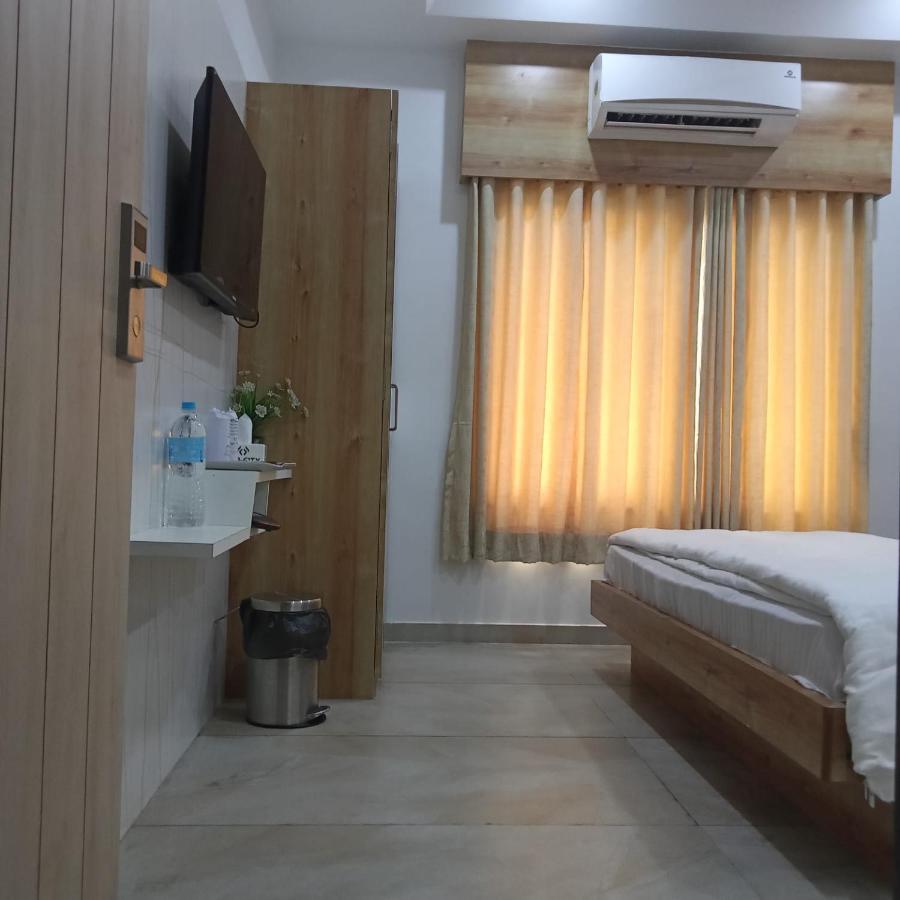 Hotel Fun City Navsari Buitenkant foto