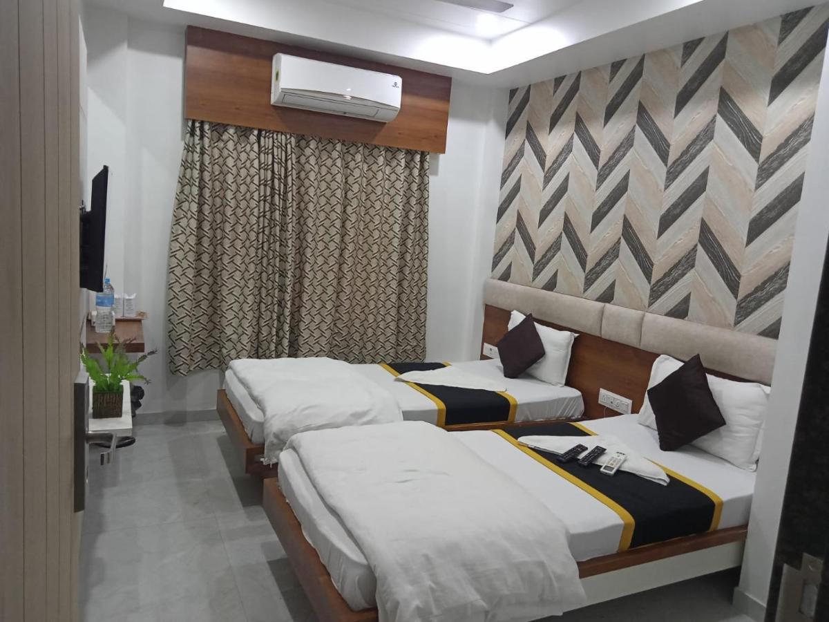 Hotel Fun City Navsari Buitenkant foto