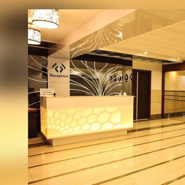 Hotel Fun City Navsari Buitenkant foto