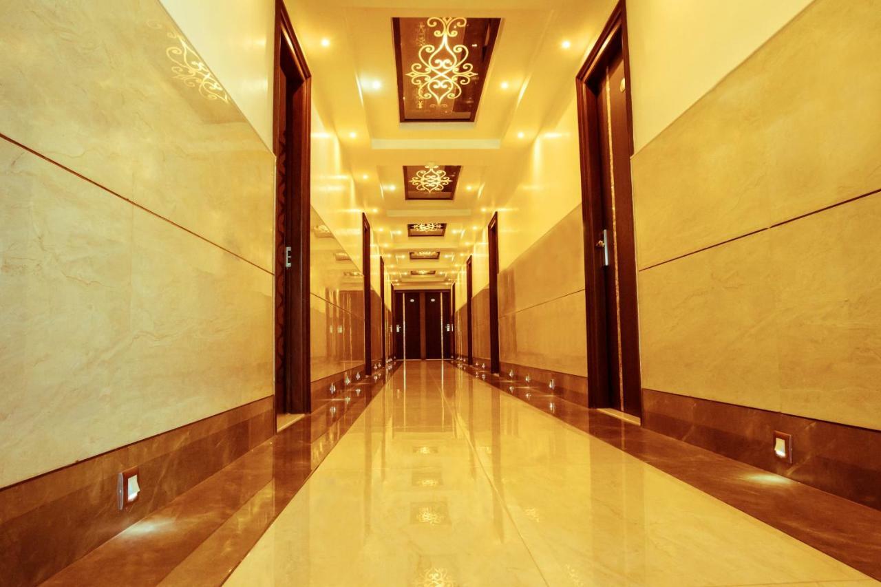 Hotel Fun City Navsari Buitenkant foto