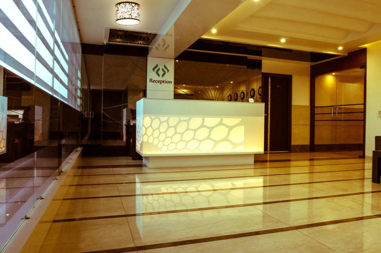 Hotel Fun City Navsari Buitenkant foto