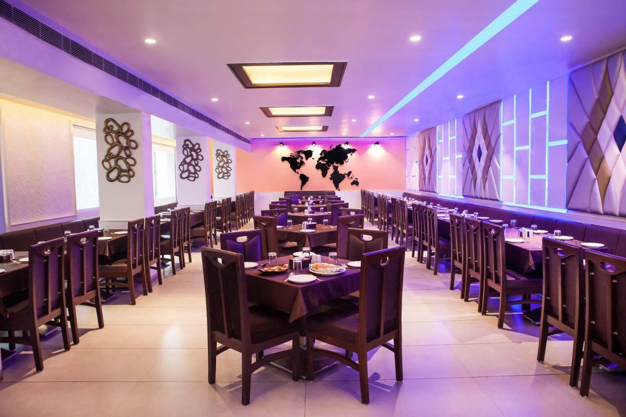 Hotel Fun City Navsari Buitenkant foto